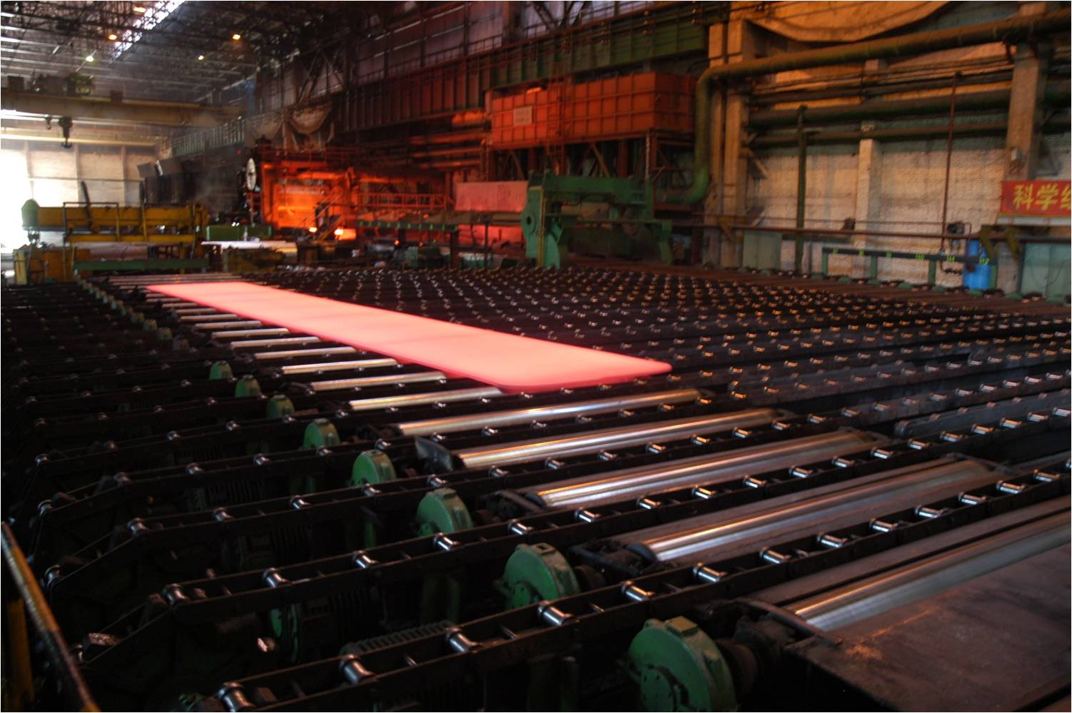 2001年我公司為首鋼秦板提供的整套輥道設(shè)備